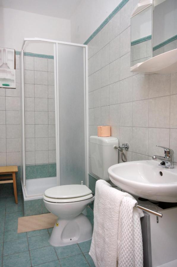 Double Room Vrbnik 5301B エクステリア 写真